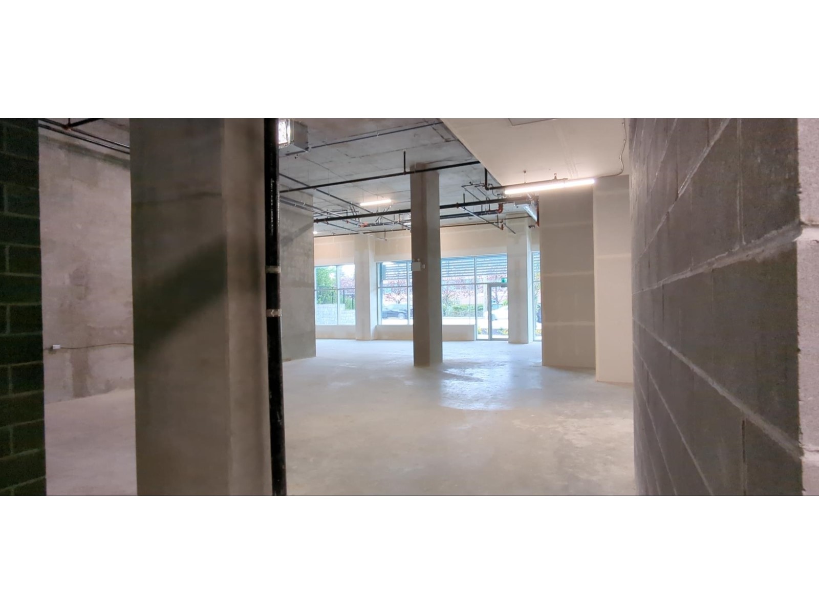 Retail in Surrey - Image 9