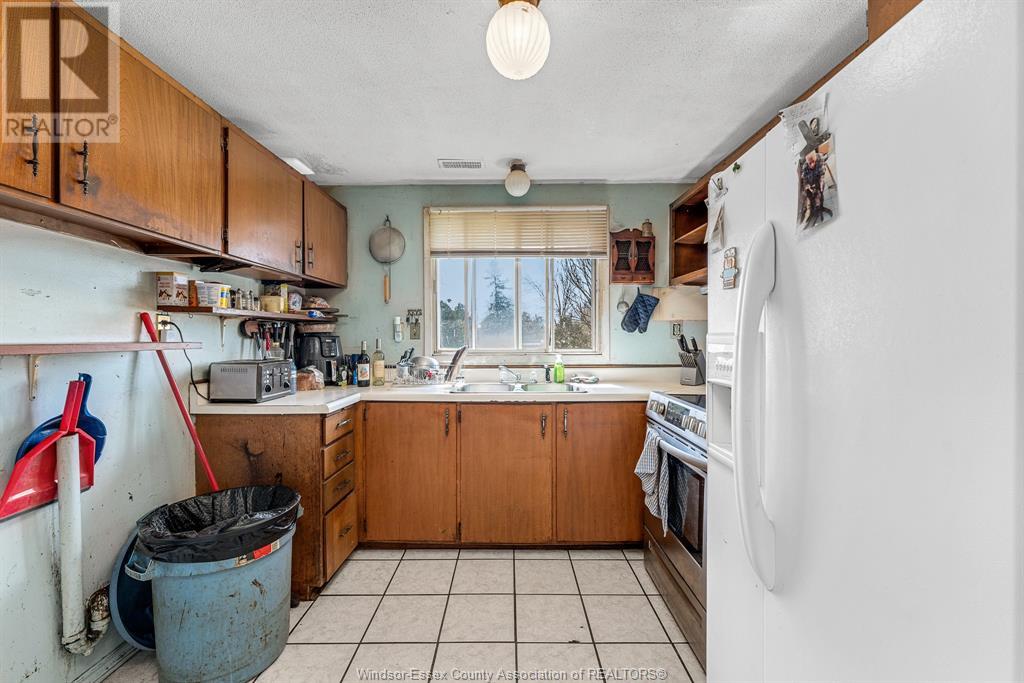 Photo 32 of 3425 County Rd 42, Windsor ON