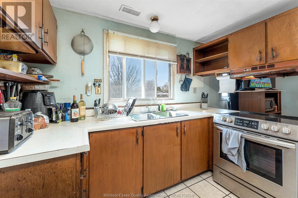 Photo 17 of 3425 County Rd 42, Windsor ON