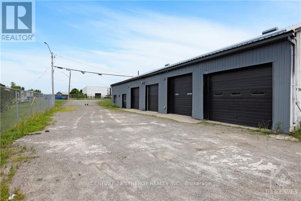 Photo 23 of 42 Union Street, Smiths Falls ON