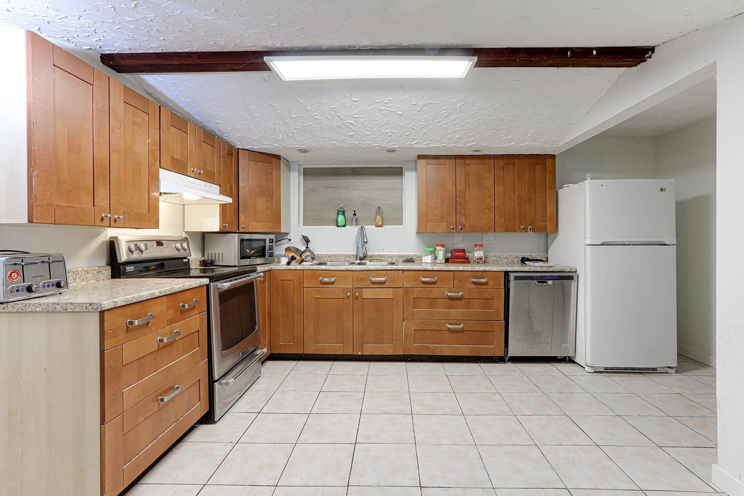 Photo 31 of 14888 88 Avenue, Surrey BC