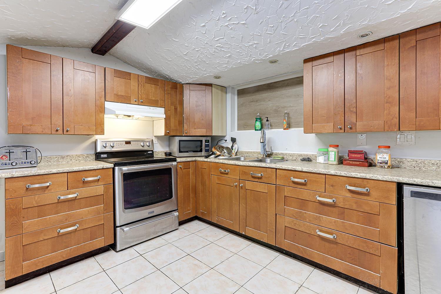 Photo 33 of 14888 88 Avenue, Surrey BC