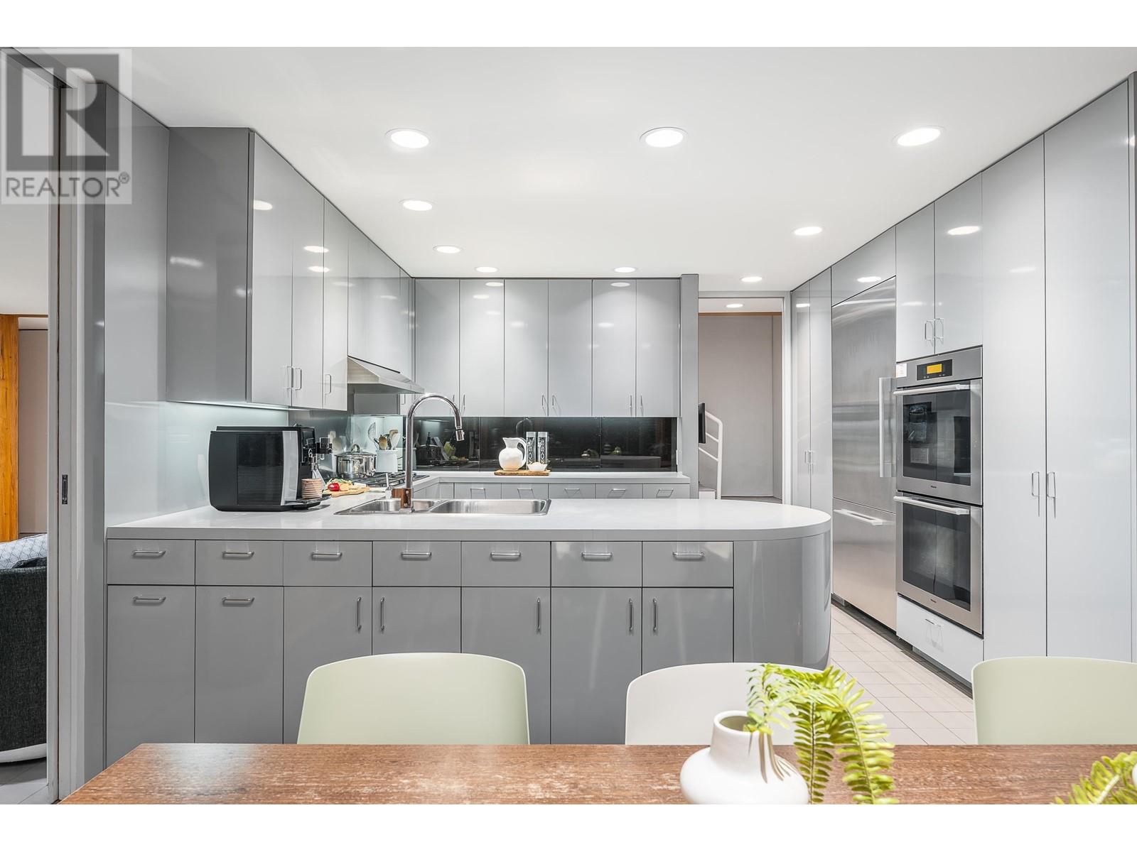 Photo 11 of 1299 W 57th Avenue, Vancouver BC