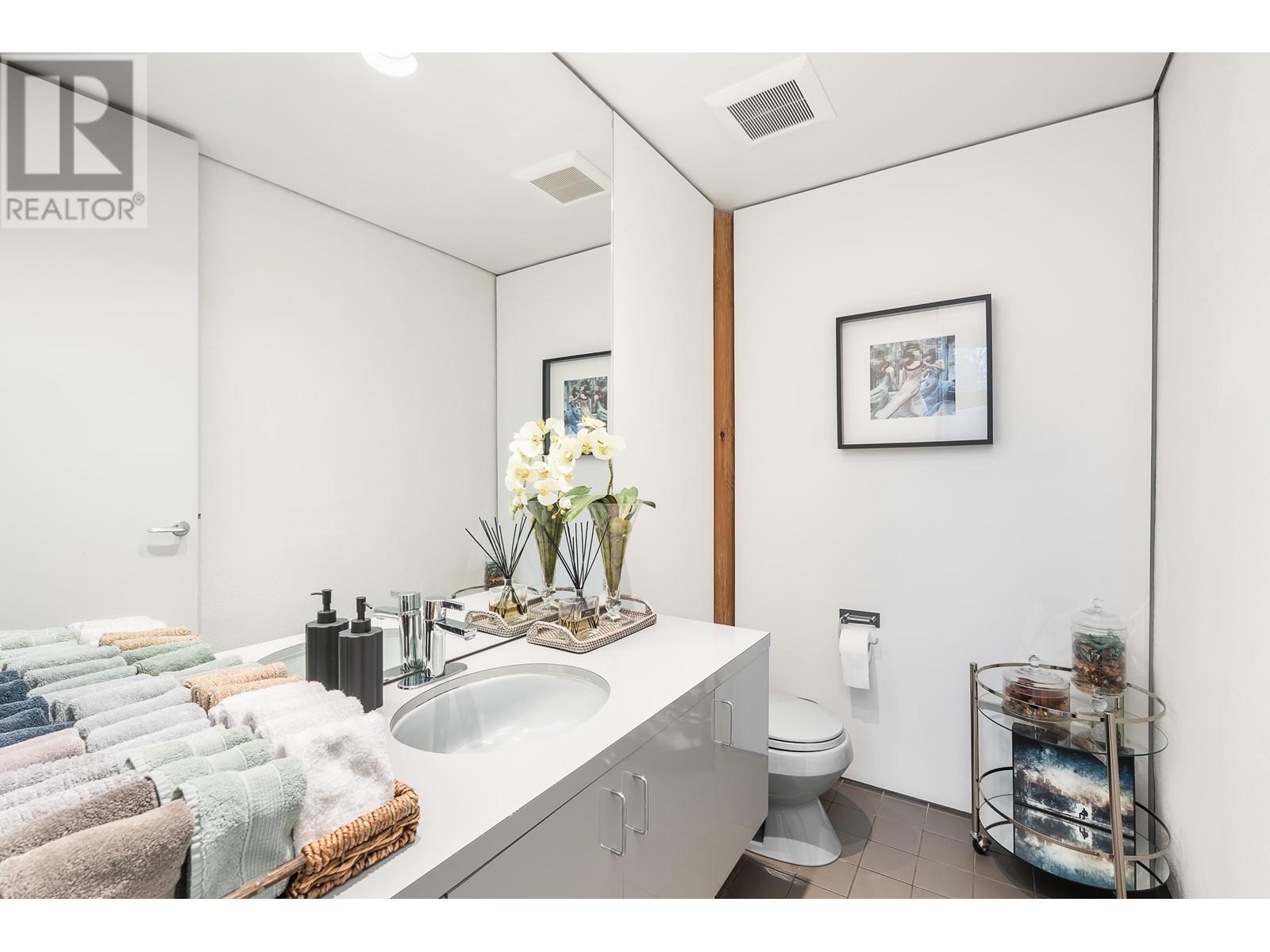 Photo 13 of 1299 W 57th Avenue, Vancouver BC