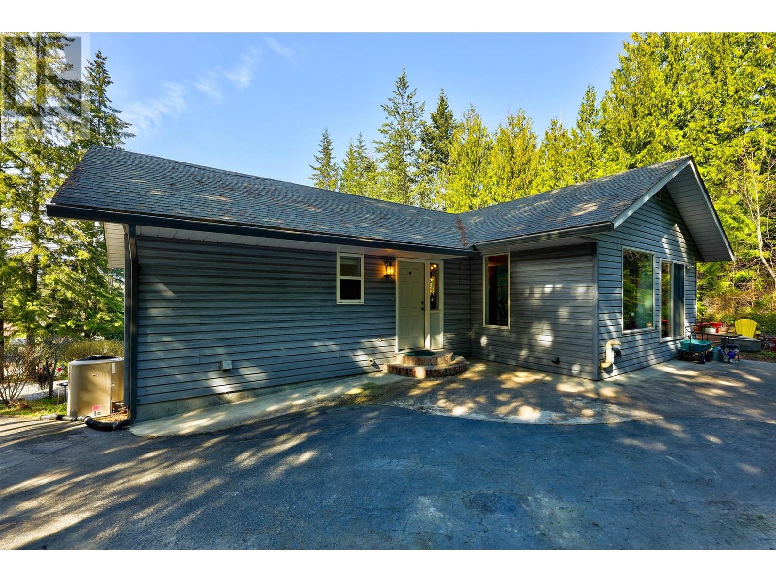 Photo 25 of 2504 Forest Drive, Blind Bay BC