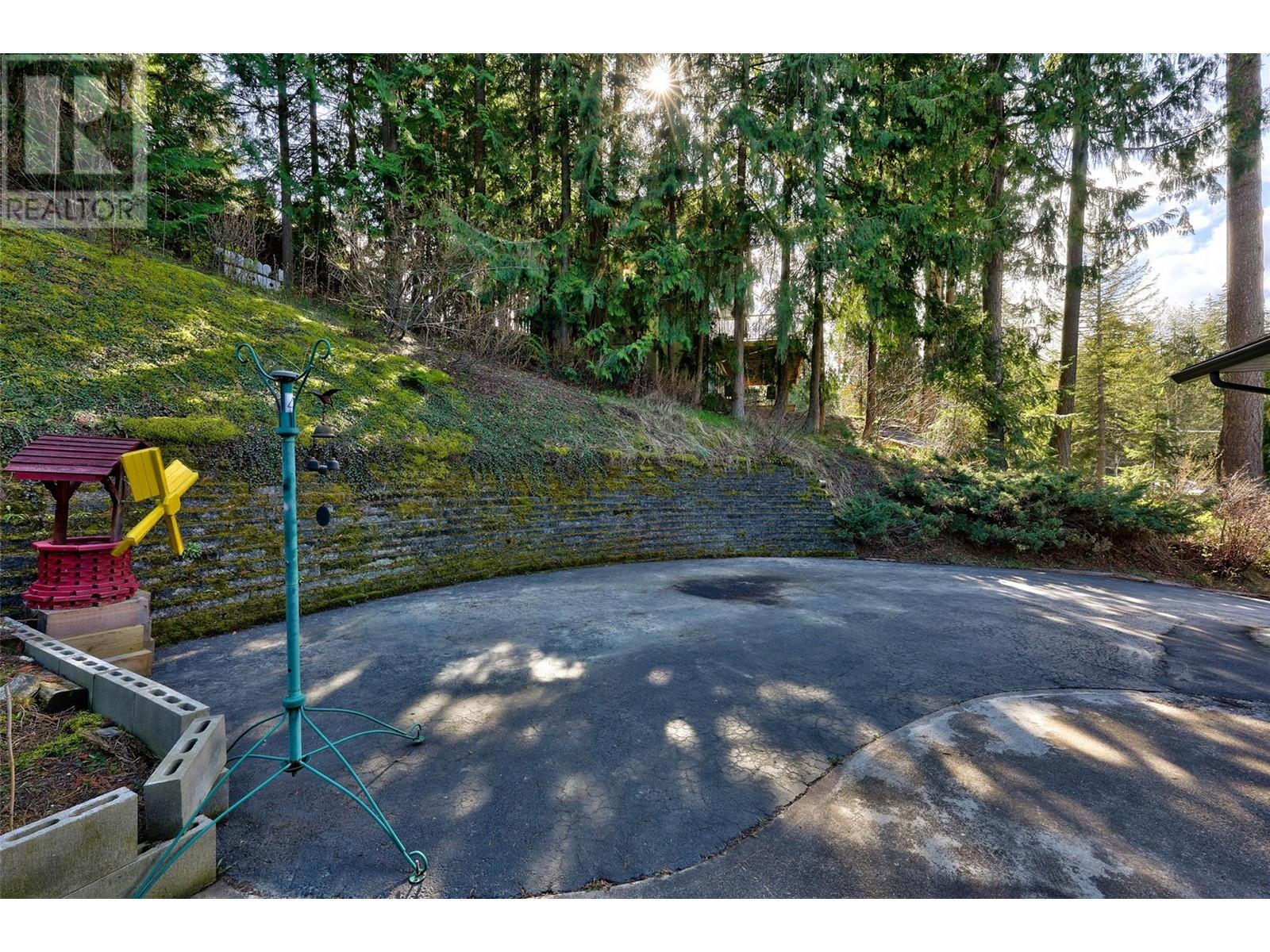 Photo 18 of 2504 Forest Drive, Blind Bay BC