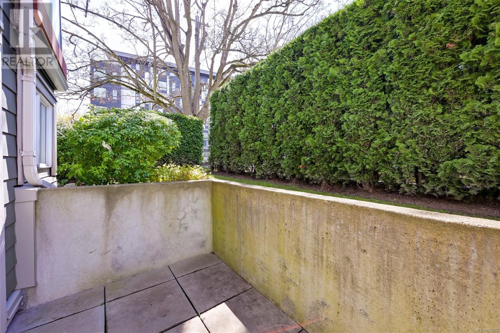 102 1801 Fern Street, Victoria