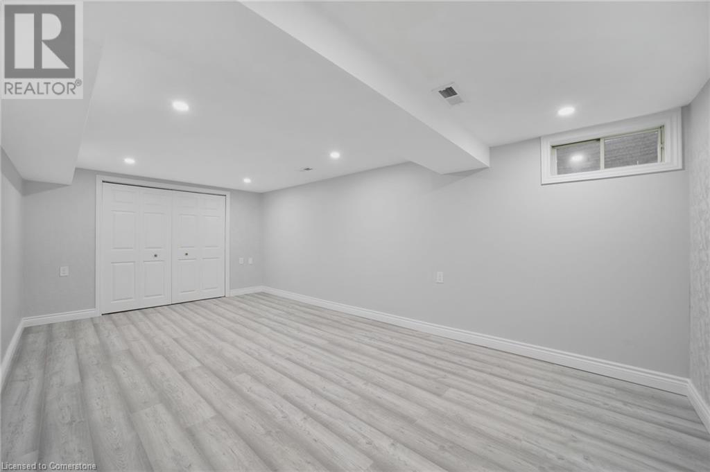 Photo 31 of 215 Dewitt Road, Stoney Creek ON