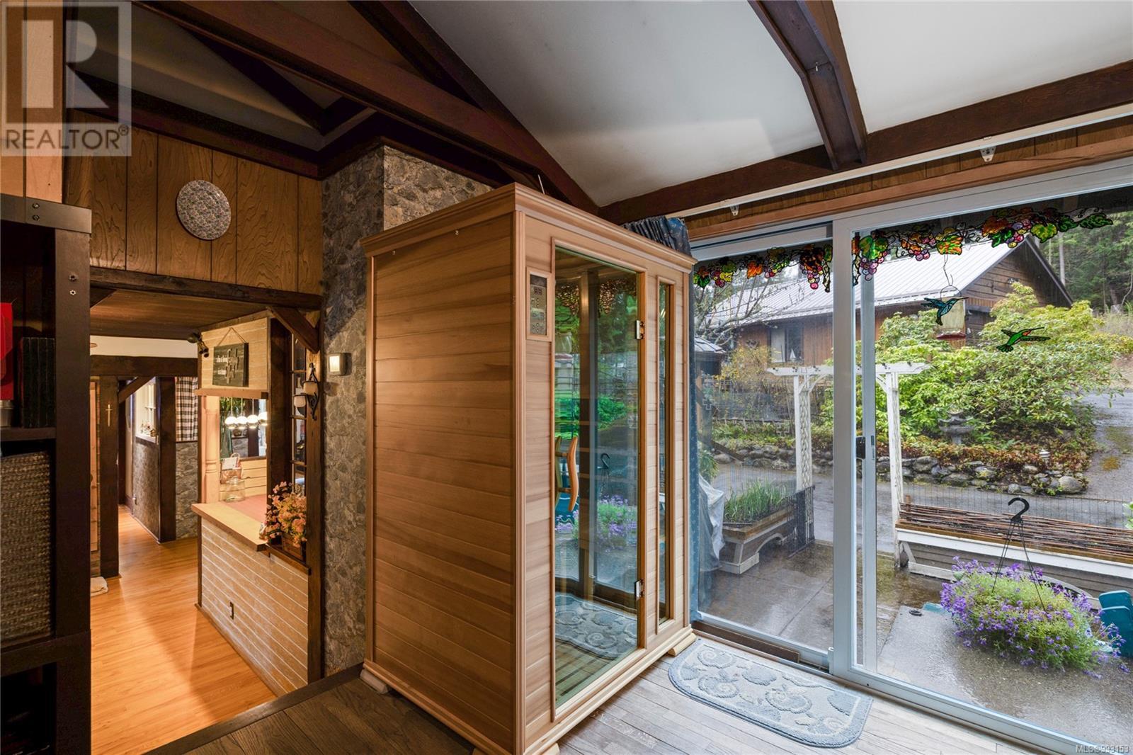 218 Sunningdale Rd E, Qualicum Beach