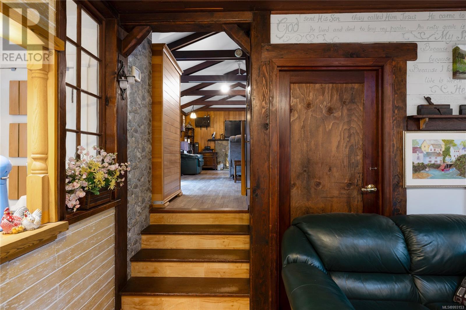218 Sunningdale Rd E, Qualicum Beach