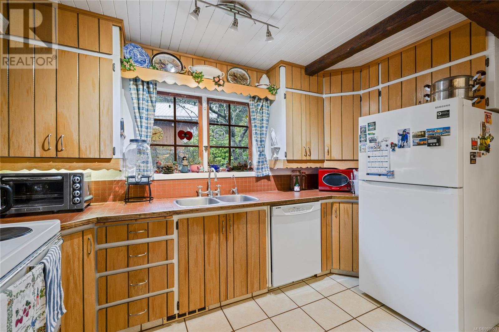 218 Sunningdale Rd E, Qualicum Beach