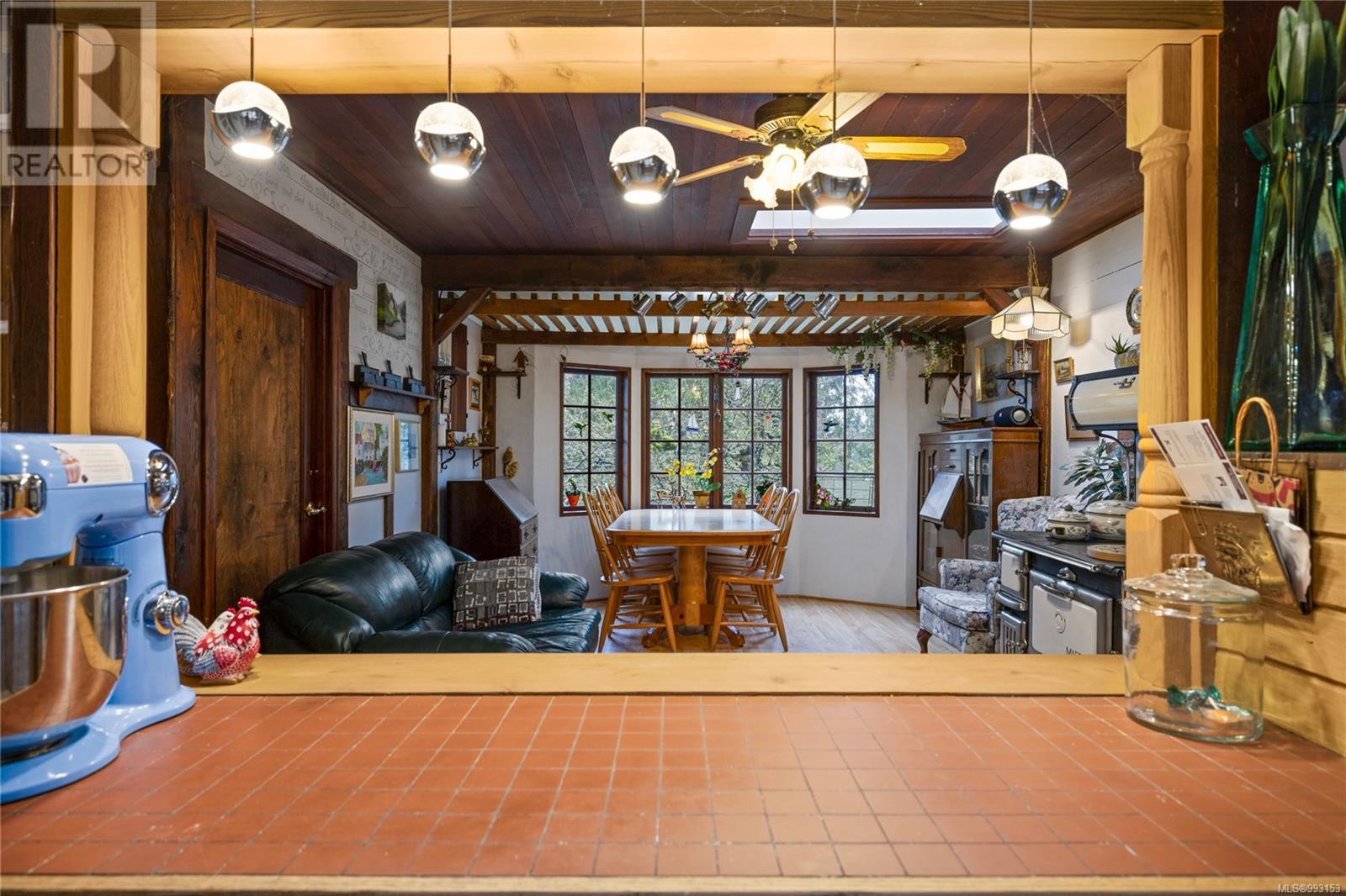 218 Sunningdale Rd E, Qualicum Beach
