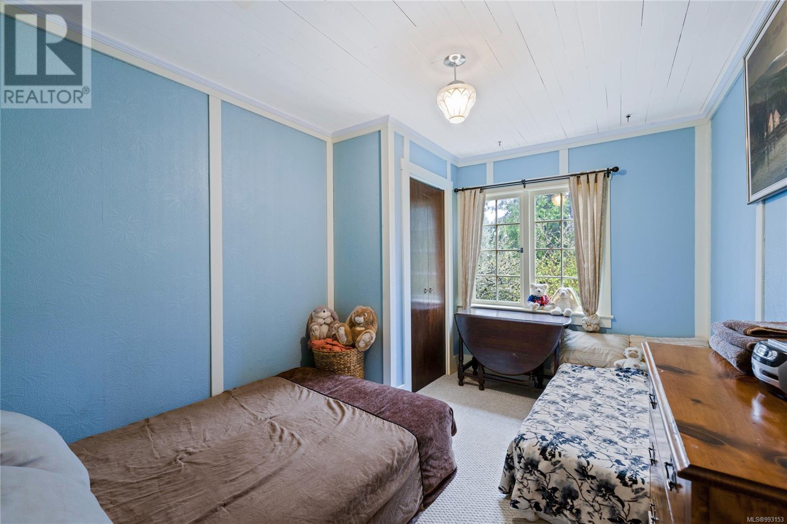 218 Sunningdale Rd E, Qualicum Beach