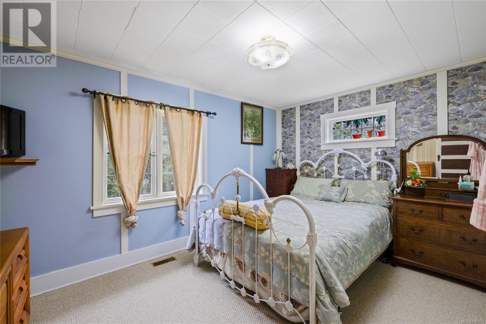 218 Sunningdale Rd E, Qualicum Beach