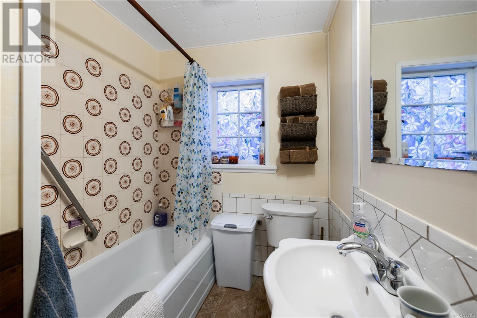218 Sunningdale Rd E, Qualicum Beach