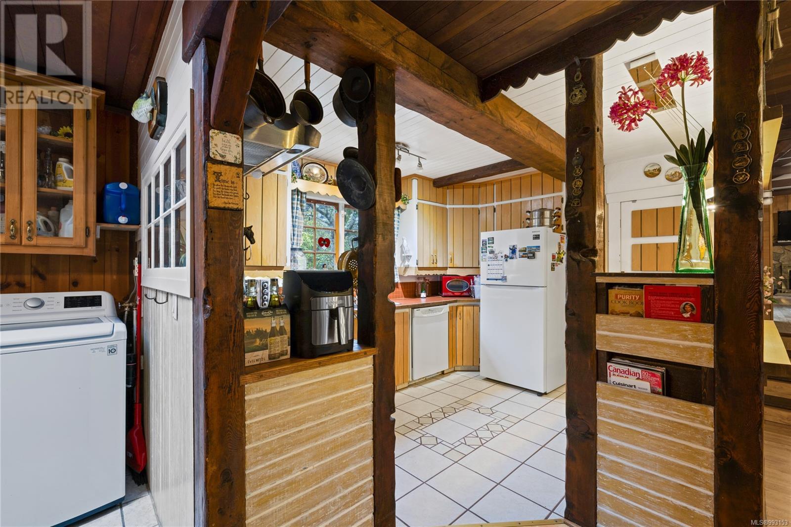 218 Sunningdale Rd E, Qualicum Beach