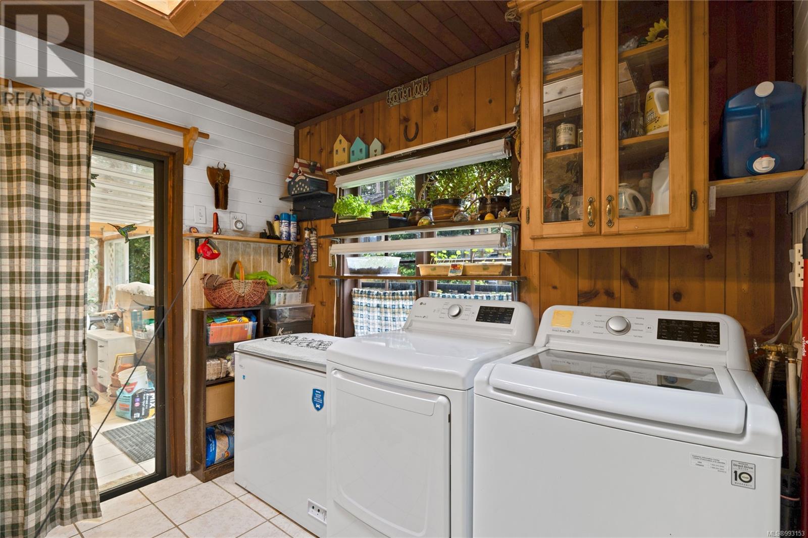 218 Sunningdale Rd E, Qualicum Beach