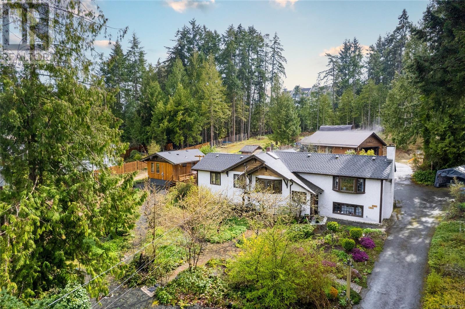 218 Sunningdale Rd E, Qualicum Beach