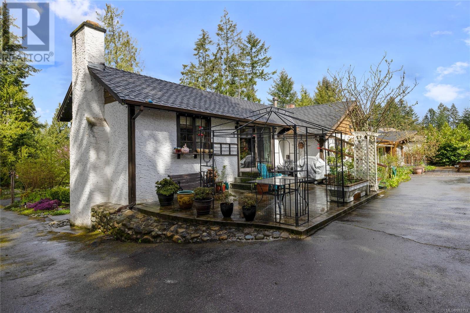 218 Sunningdale Rd E, Qualicum Beach