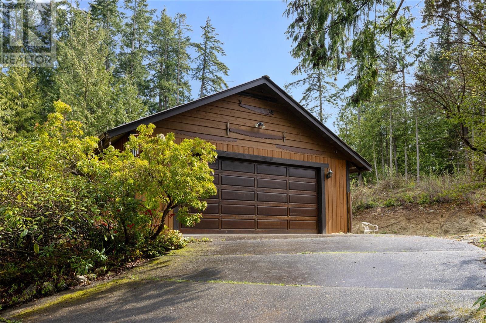 218 Sunningdale Rd E, Qualicum Beach