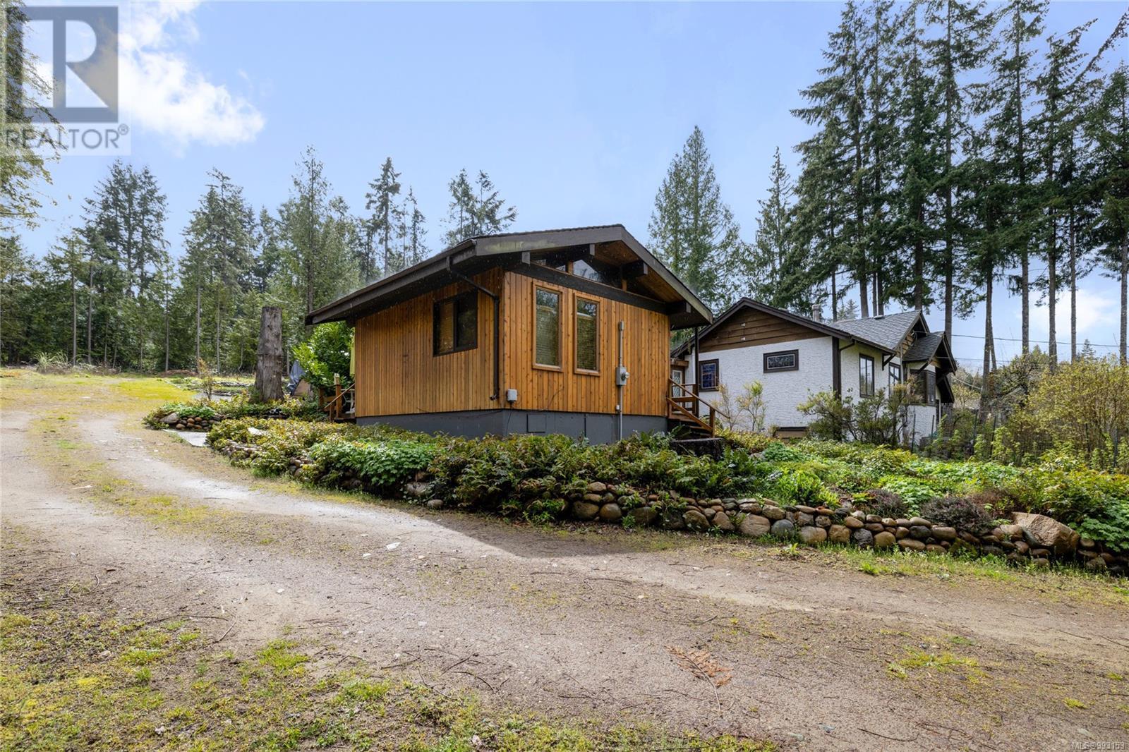 218 Sunningdale Rd E, Qualicum Beach