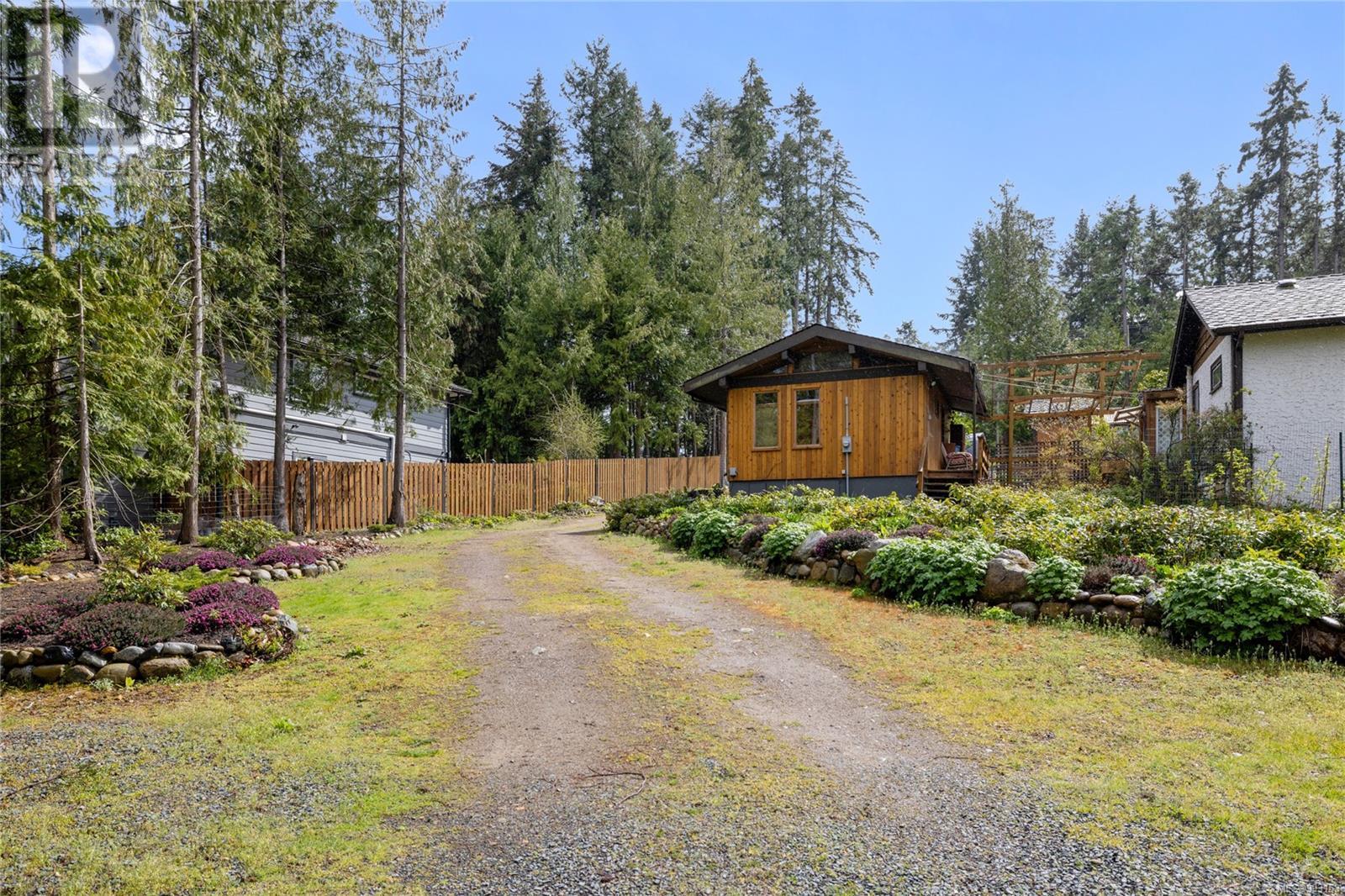 218 Sunningdale Rd E, Qualicum Beach