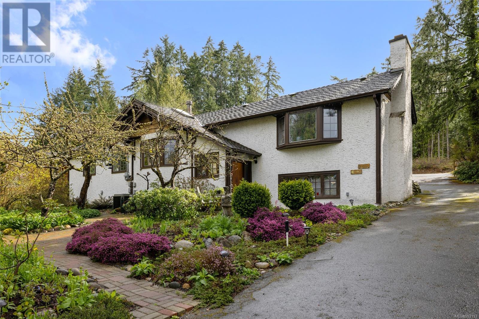 218 Sunningdale Rd E, Qualicum Beach