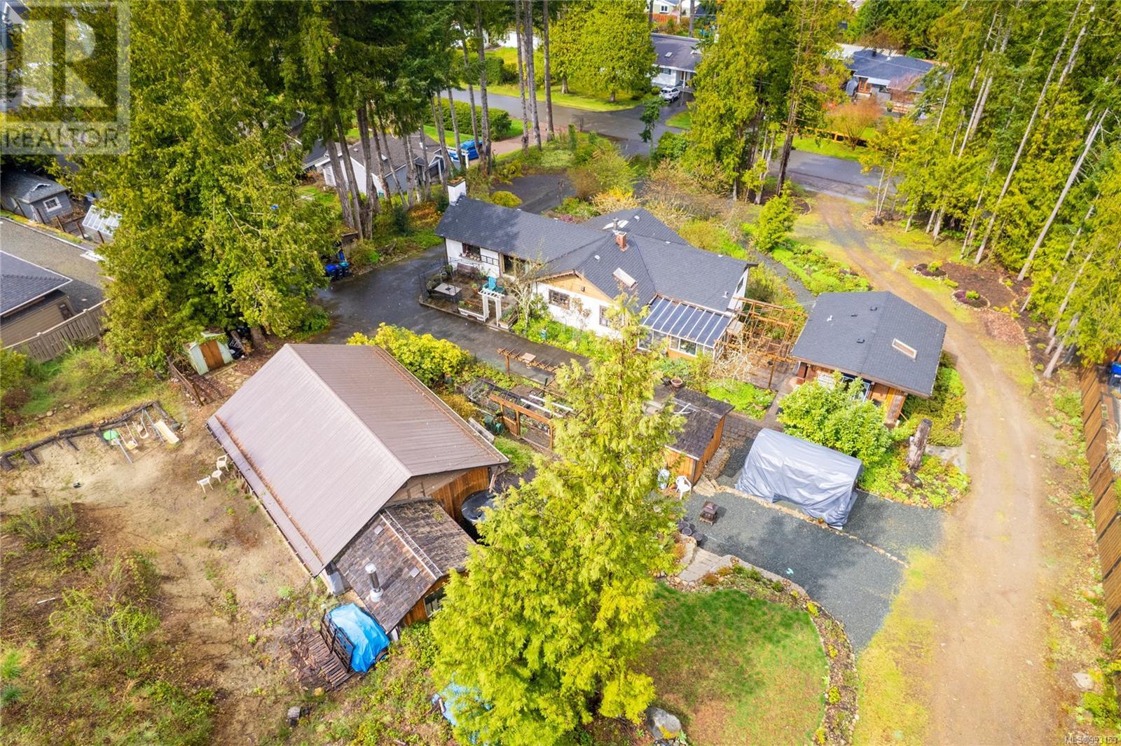 218 Sunningdale Rd E, Qualicum Beach