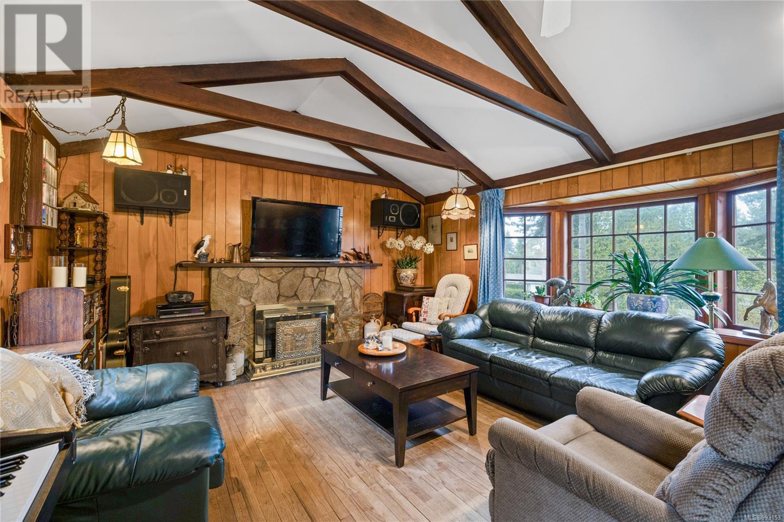 218 Sunningdale Rd E, Qualicum Beach