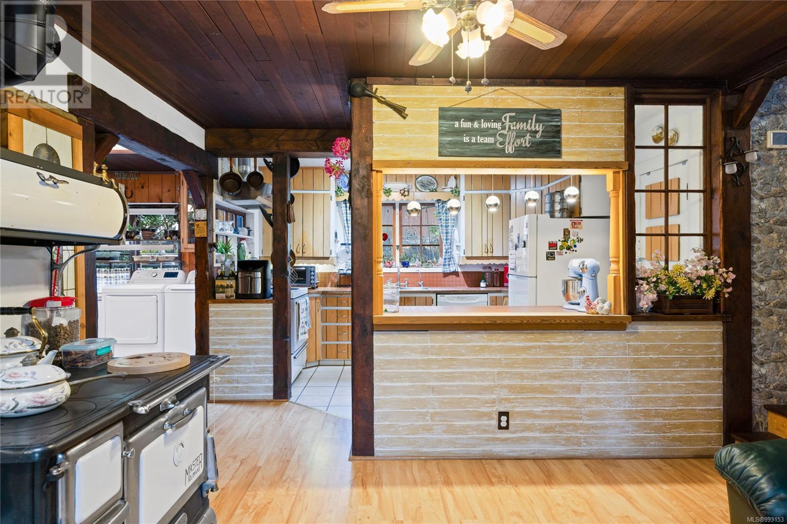 218 Sunningdale Rd E, Qualicum Beach