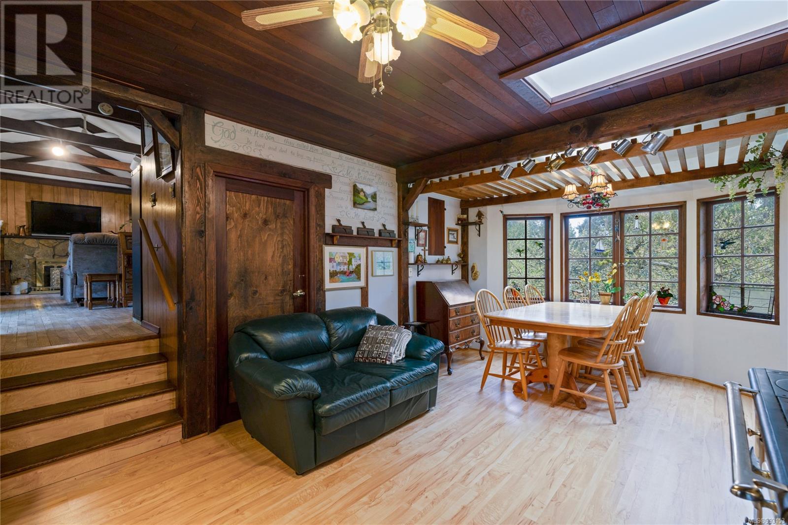 218 Sunningdale Rd E, Qualicum Beach