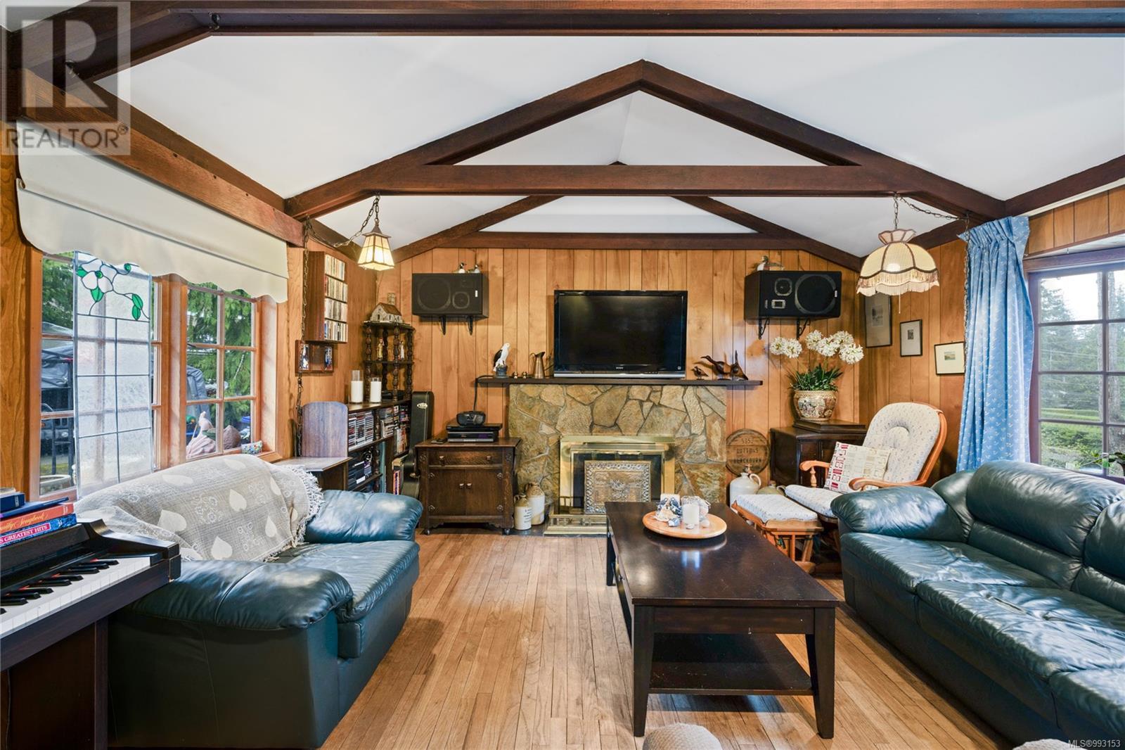 218 Sunningdale Rd E, Qualicum Beach