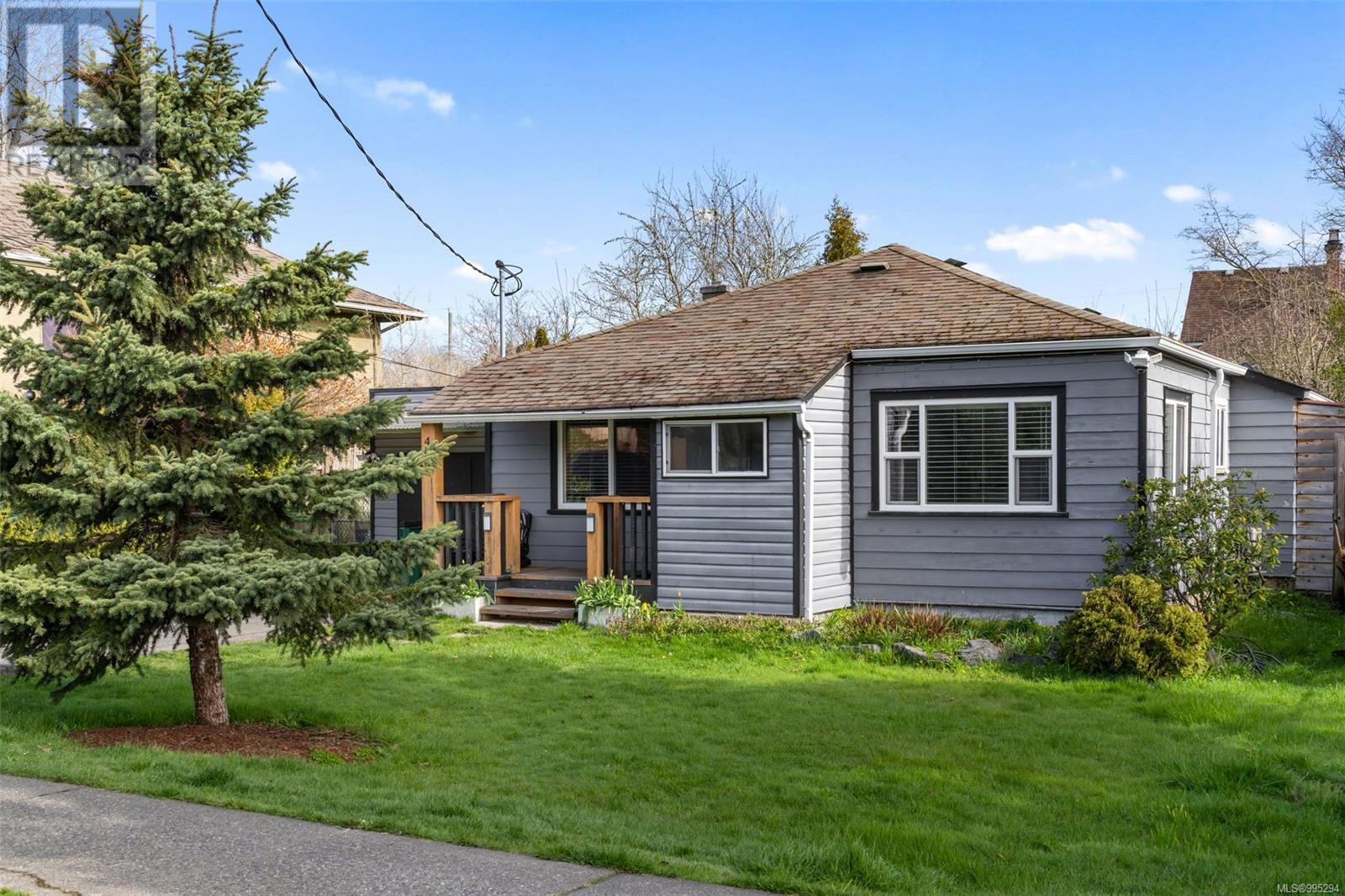 450 Obed Avenue, Saanich