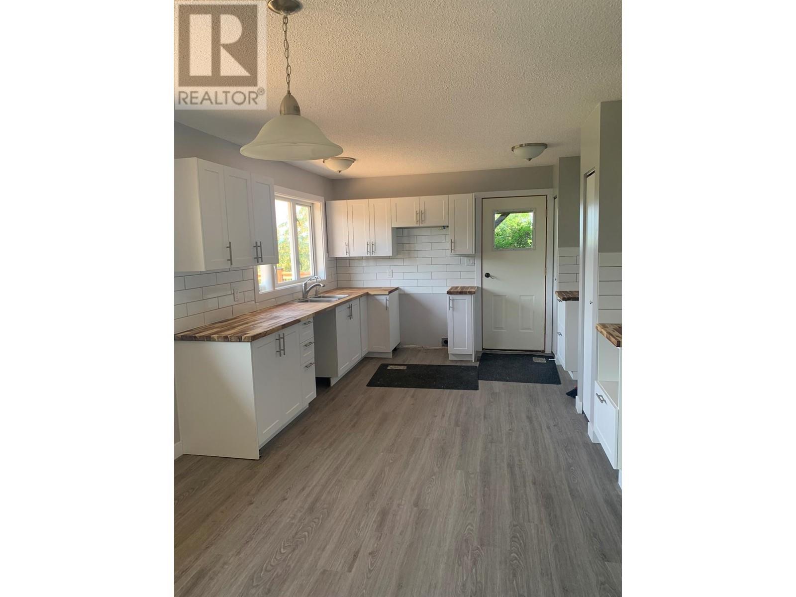 2755 95 Highway, Brisco