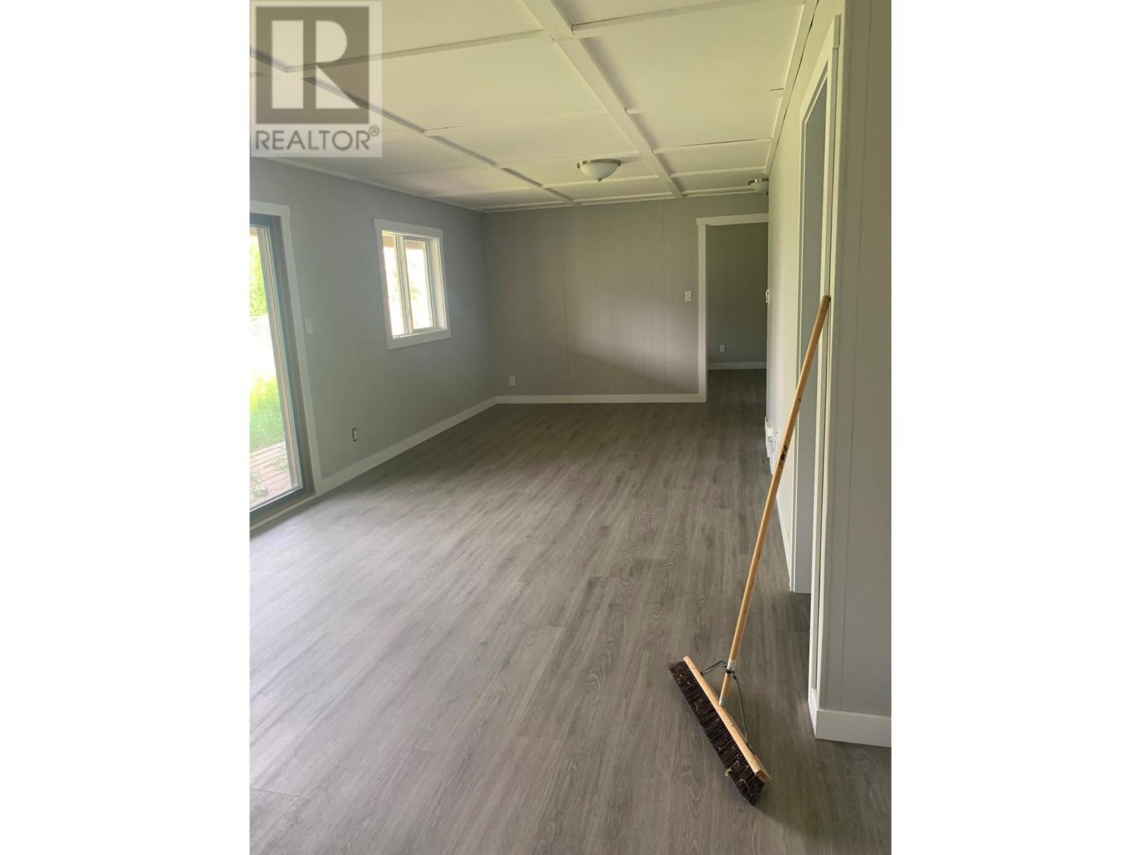2755 95 Highway, Brisco