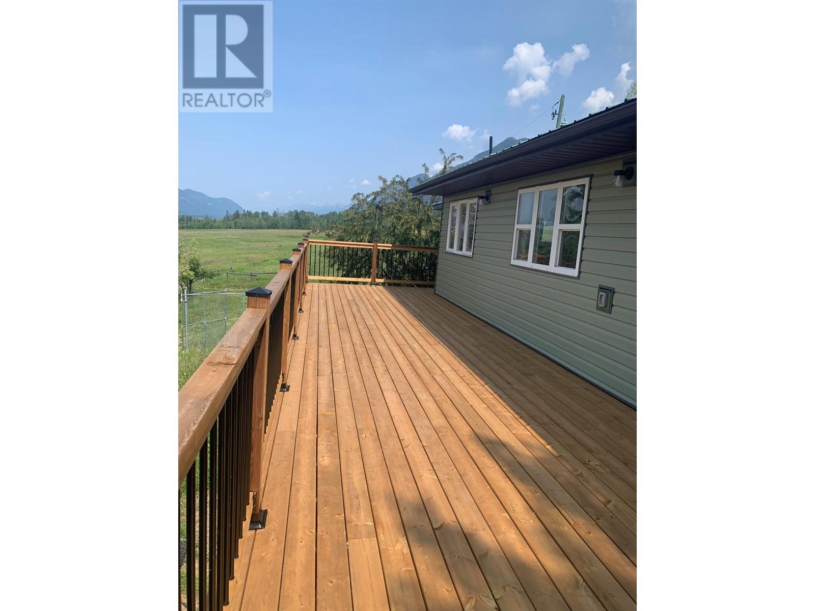 2755 95 Highway, Brisco