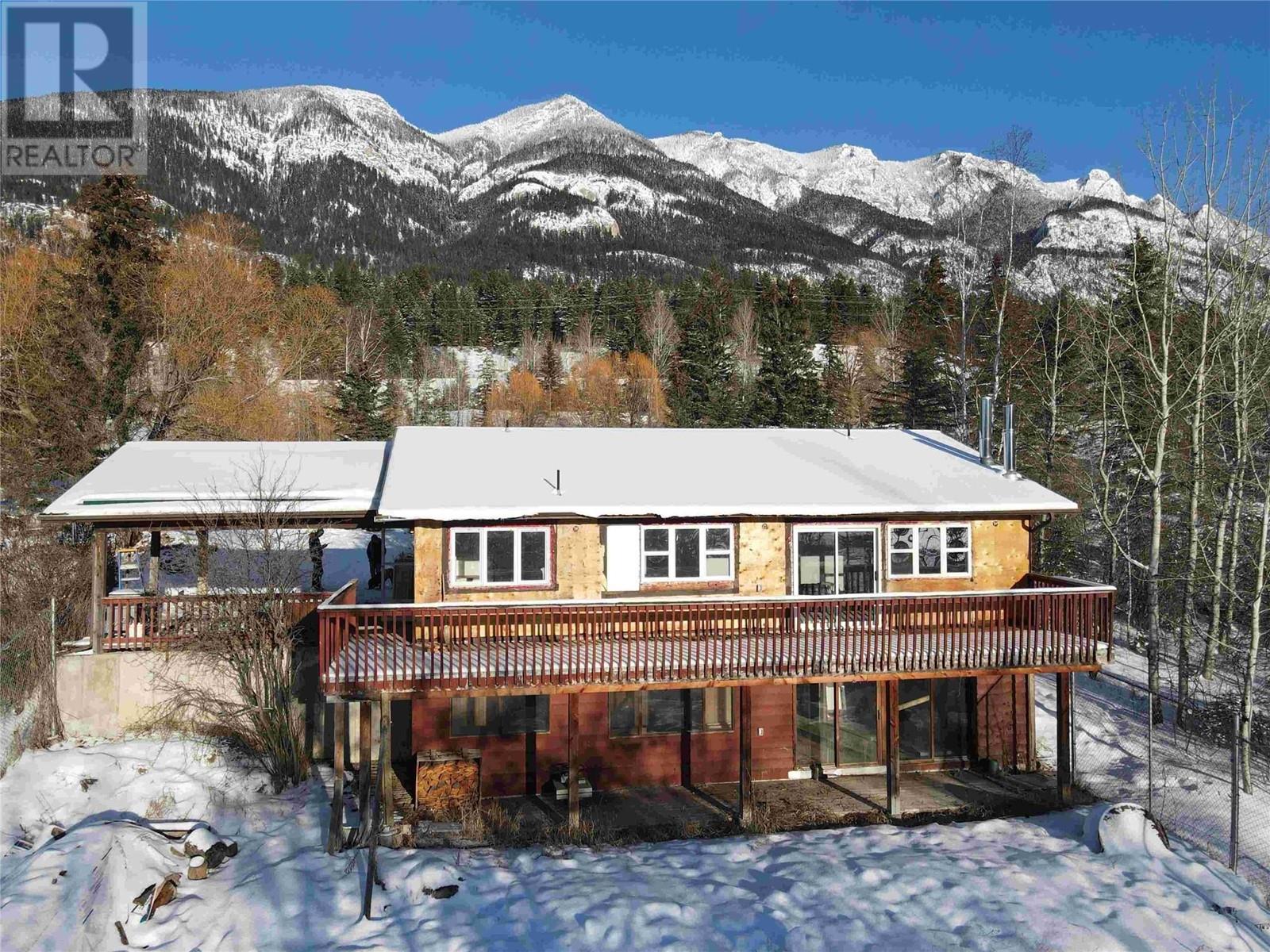 2755 95 Highway, Brisco