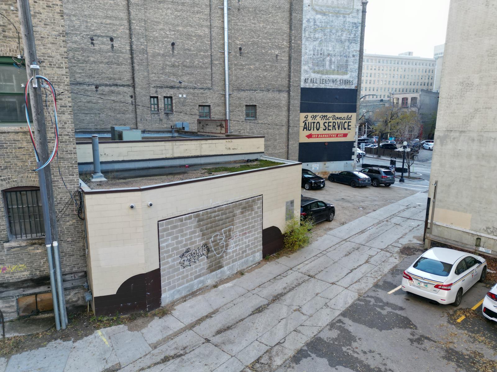 Photo 3 of 189 Bannatyne Ave, Winnipeg MB