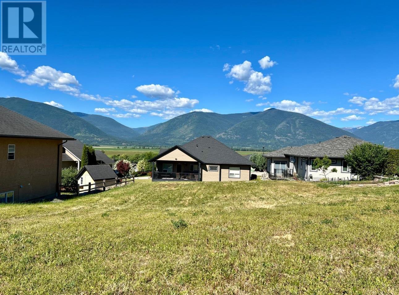 Photo 2 of 919 Hawkview Drive, Creston BC