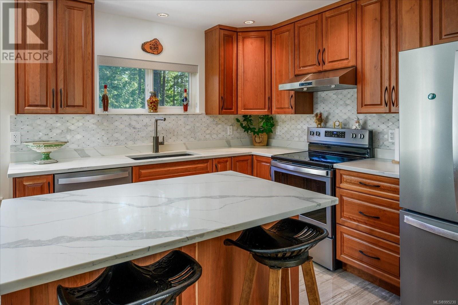 Photo 10 of 1701 Morden Rd, Nanaimo BC