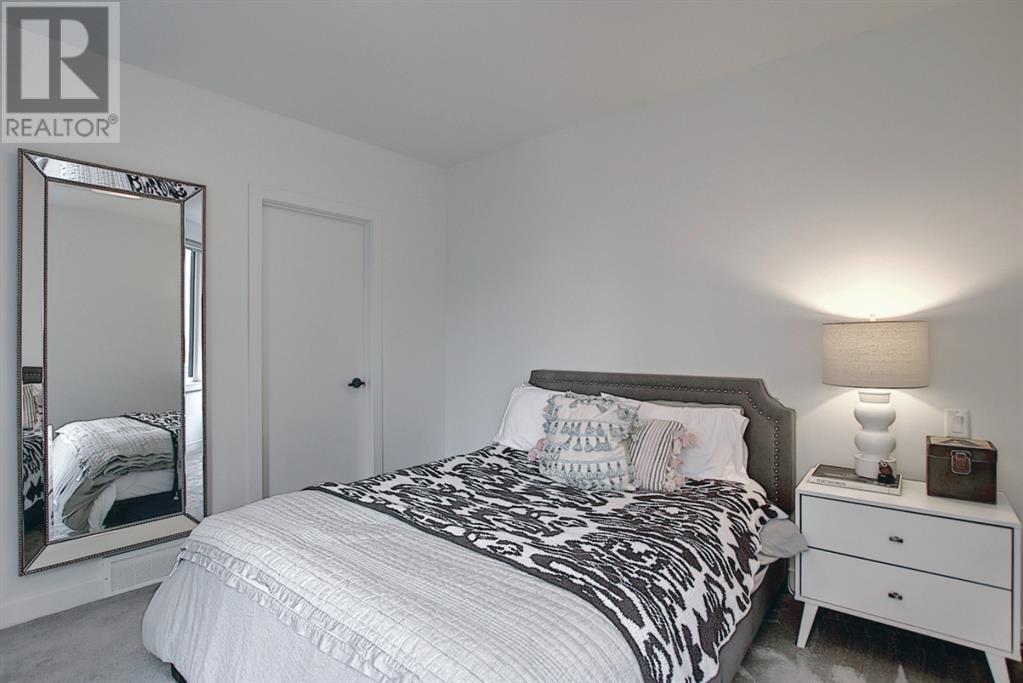 Single Family House for Sale in    Street SW Cliff Bungalow Calgary 