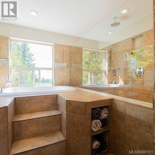 Photo 9 of 1680 Peligren Pl, Qualicum Beach BC