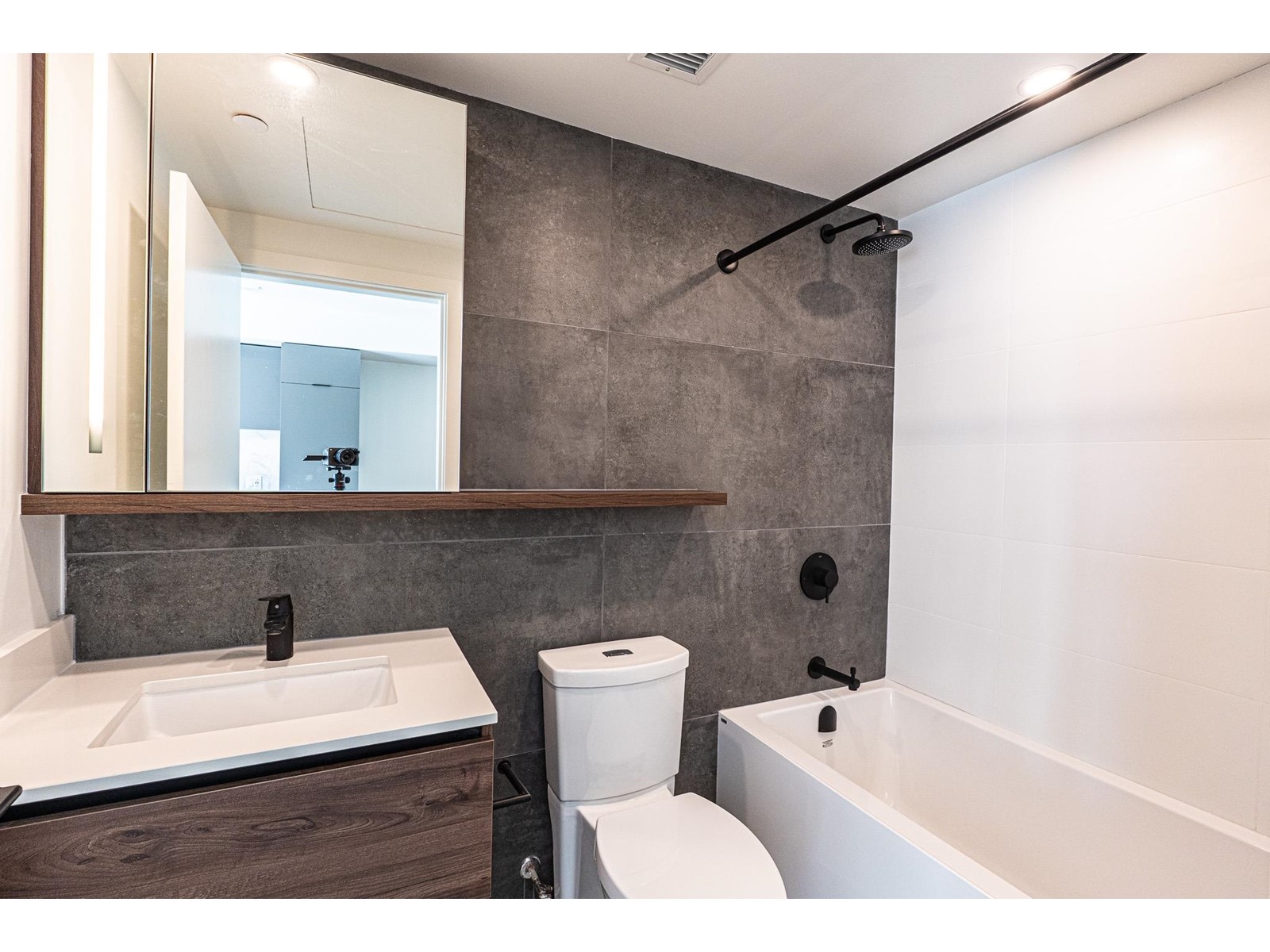 Photo 11 of 508 10448 University Drive, Surrey BC