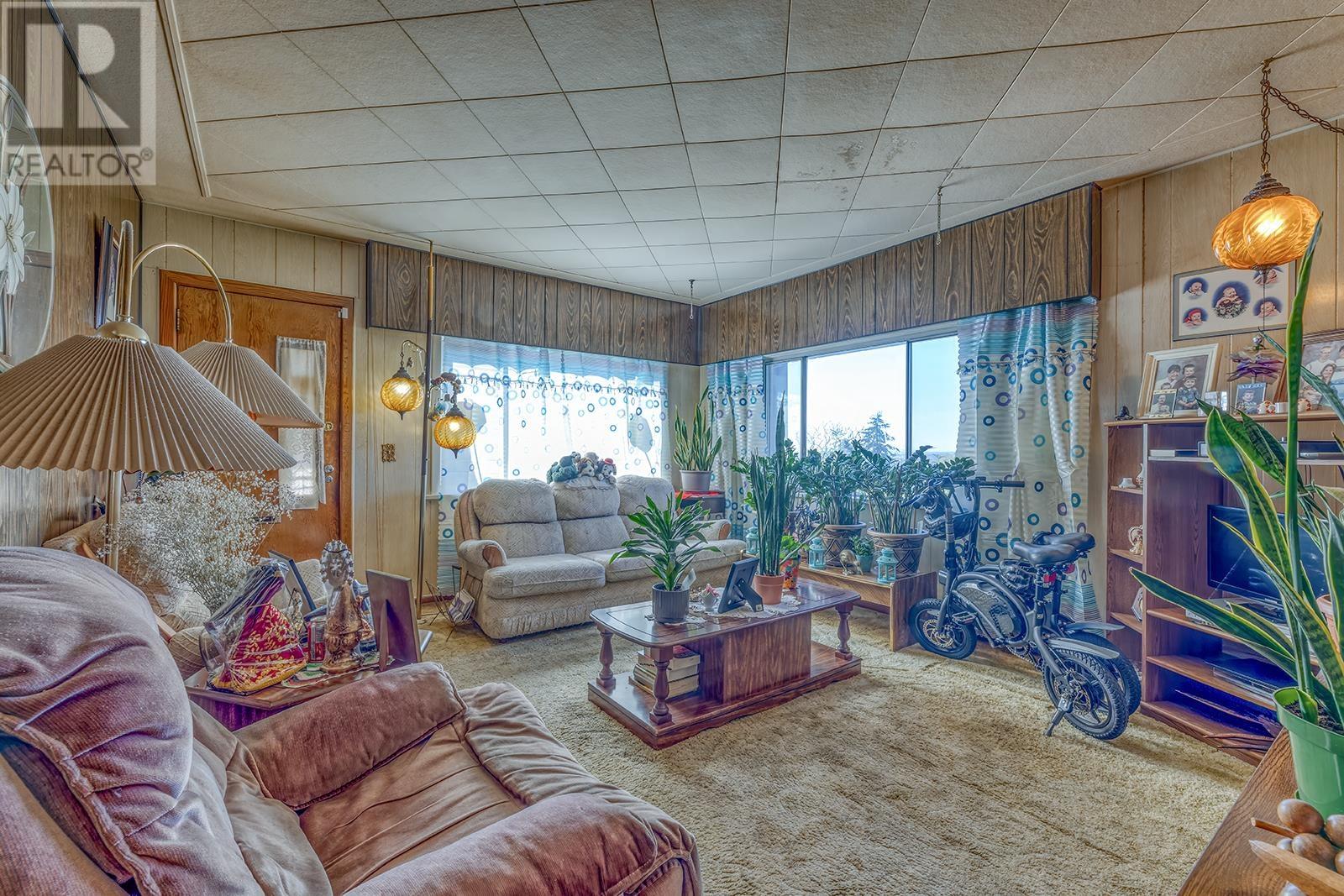 Photo 4 of 2323 Dublin Street, New Westminster BC