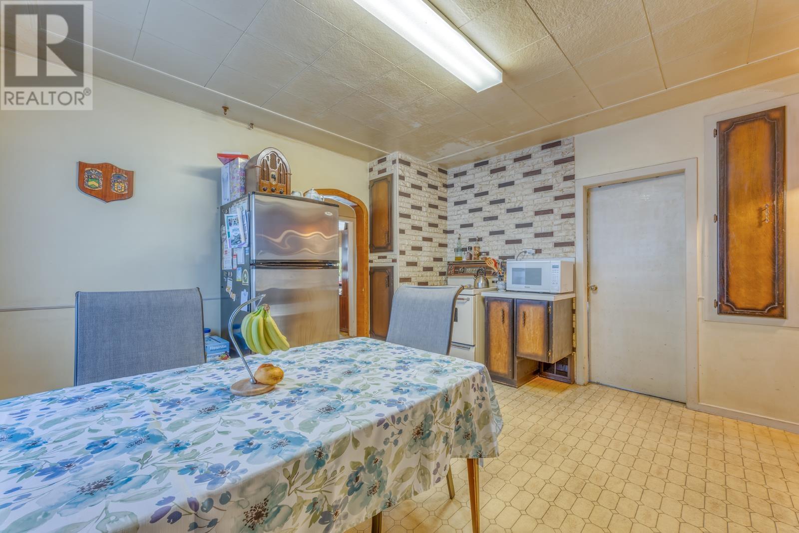 Photo 6 of 2323 Dublin Street, New Westminster BC