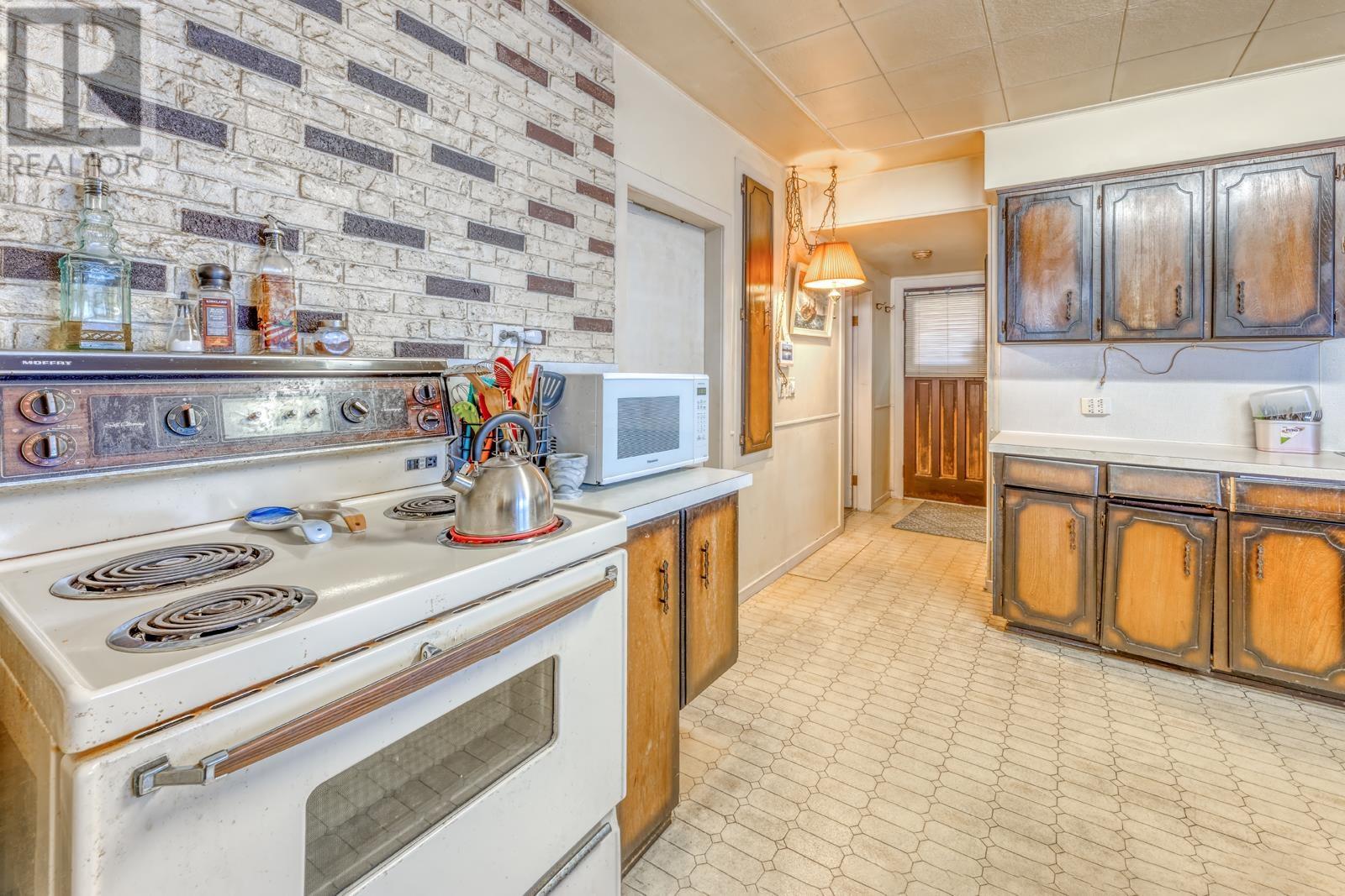 Photo 7 of 2323 Dublin Street, New Westminster BC