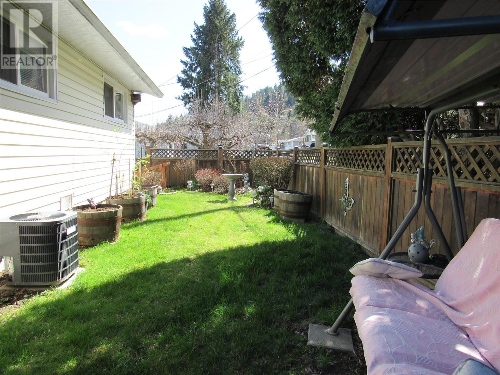 1450 Monashee Avenue, Castlegar