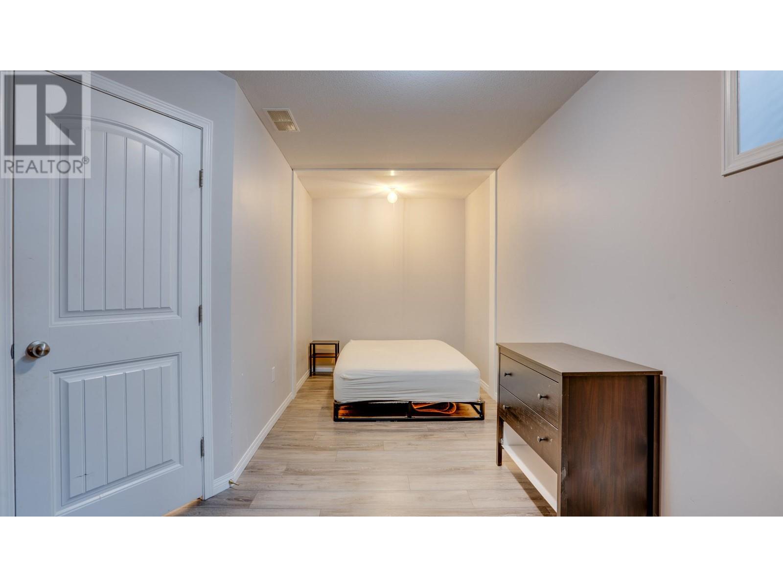 2655 Pleasant Valley Road Unit# 11, Armstrong