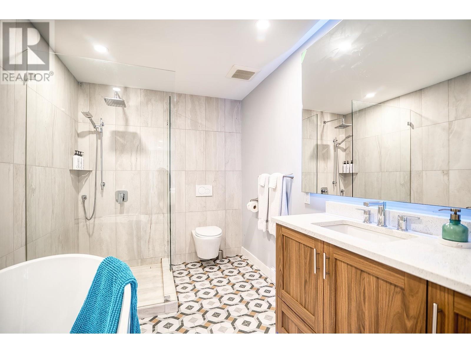 12848 GILDEN ROAD, Madeira Park