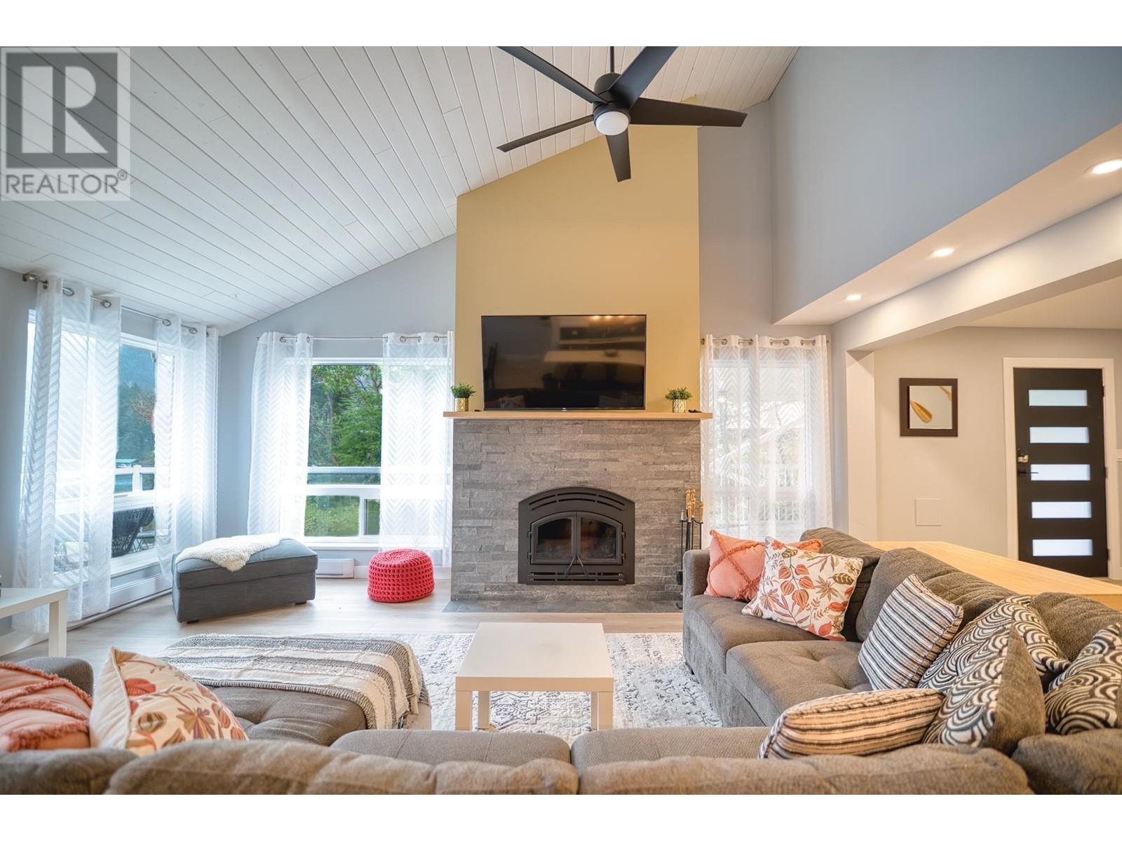 12848 GILDEN ROAD, Madeira Park